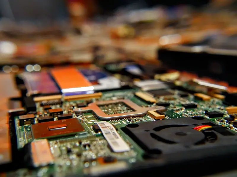 Jaký je rozdíl mezi PCBA a PCB?
